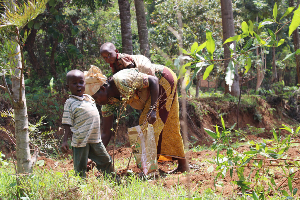 Burundi mom working